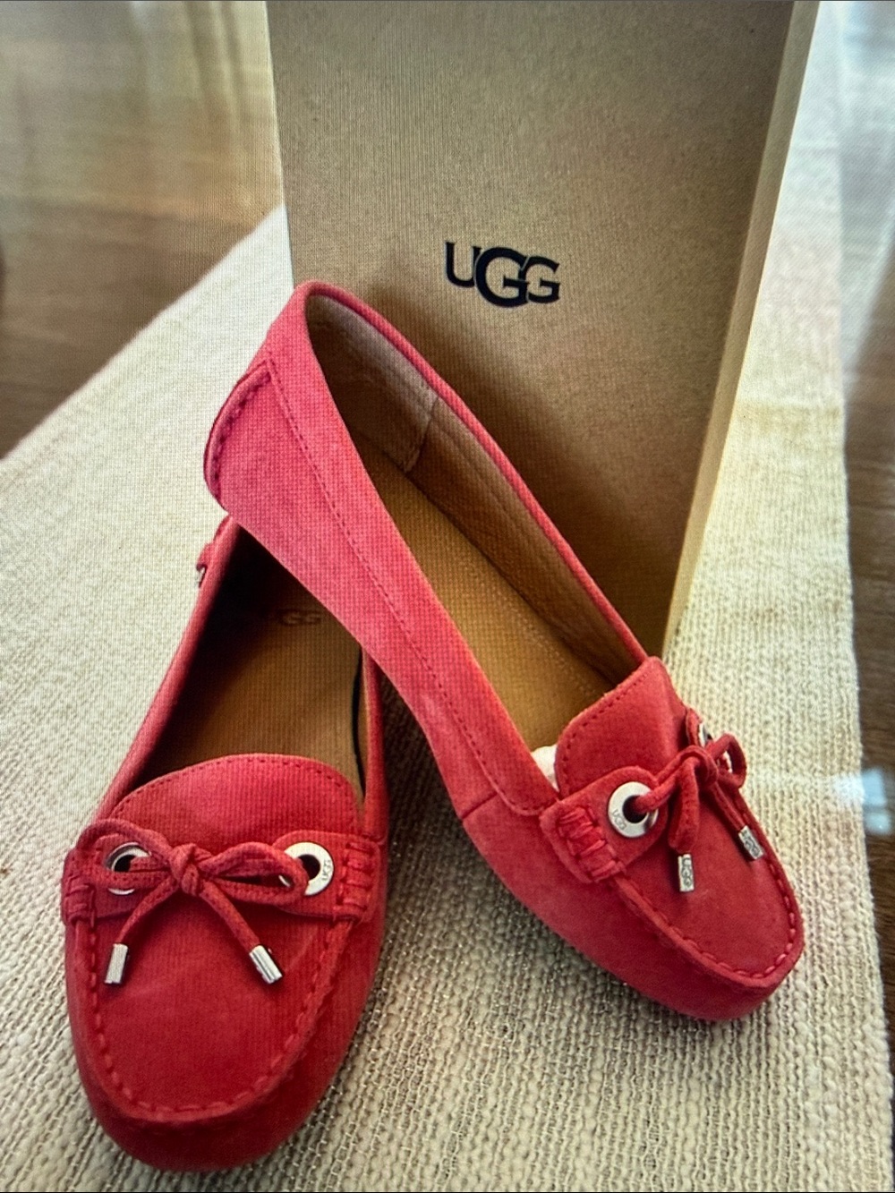UGG Women's Eevon Pink Suede Moccasin Driving Loafers sz 7 - EUC w/ box